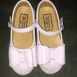 Lilac bow shoes